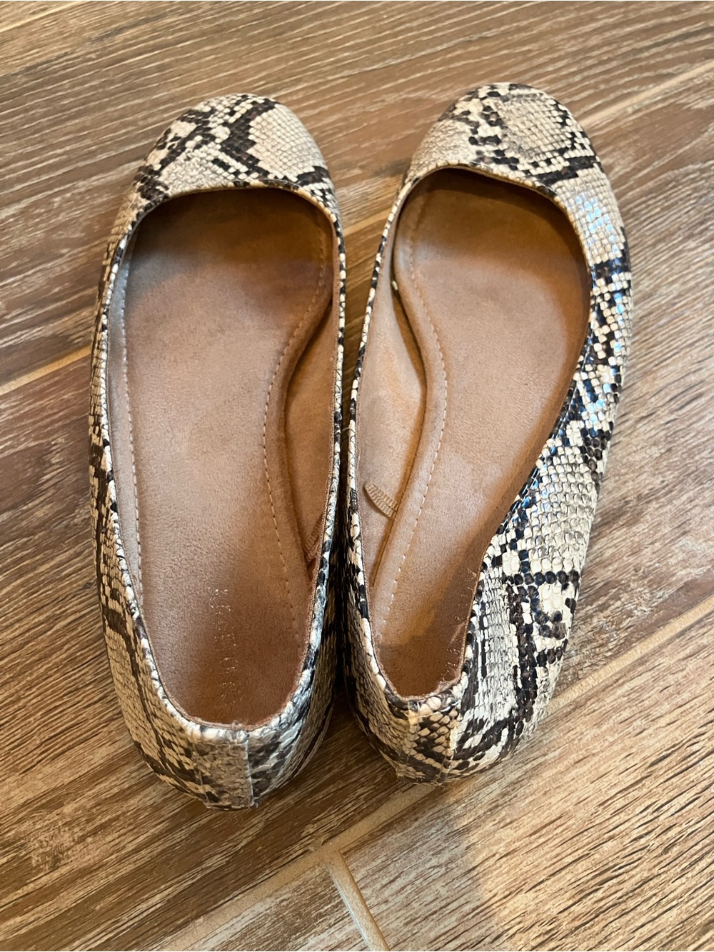Old Navy Snake-Print Ballet Flats in Beige and Black